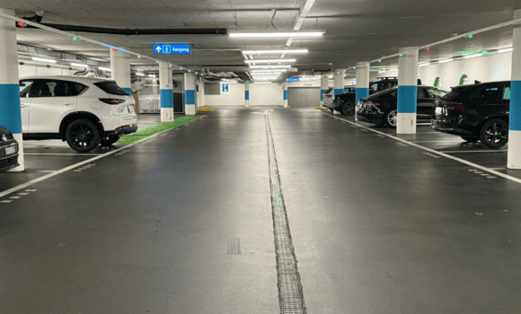 Überdachter Park Point Parkplatz