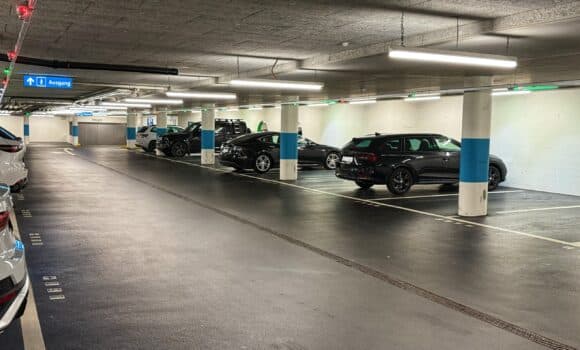 Sicherer Park Point Parkplatz beim Flughafen Zürich